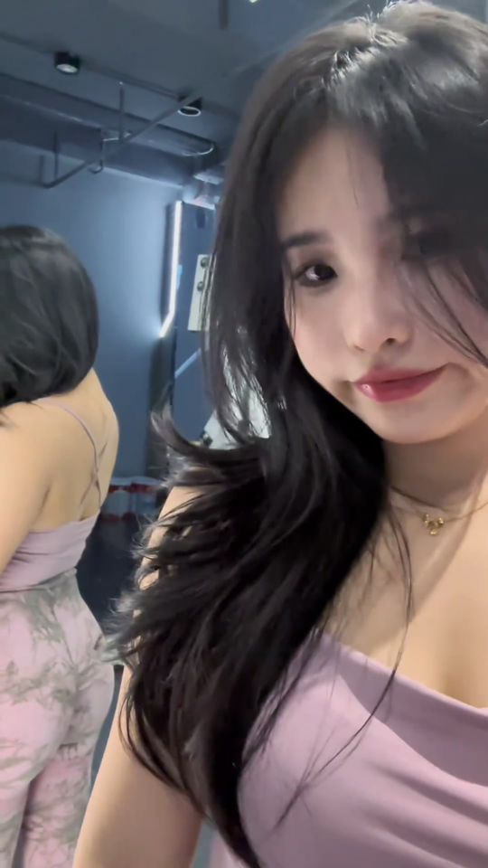 美女积帅哥积极桶积极互动